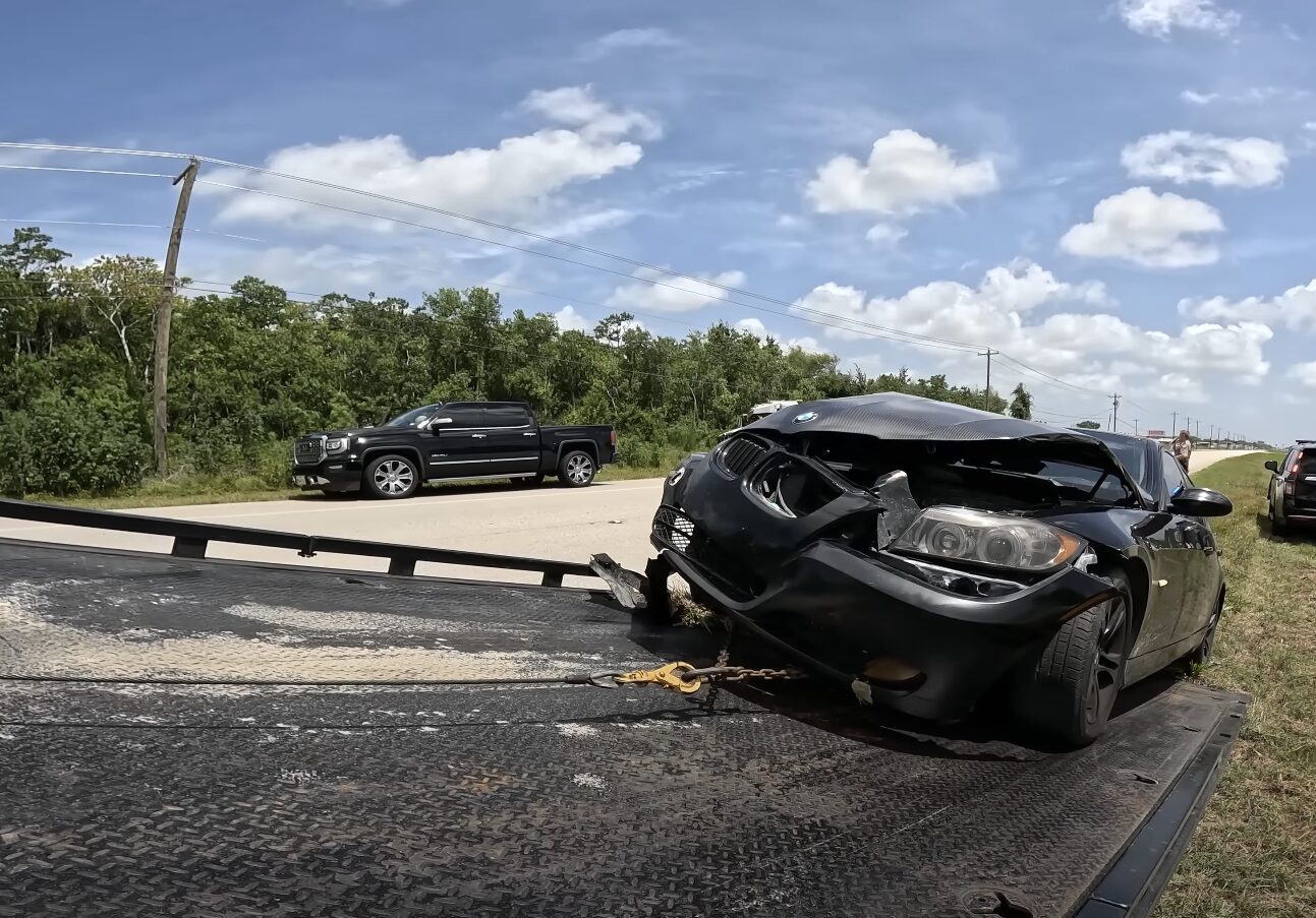 24/7 Emergency Towing Service Emergency towing service responding to accident scene